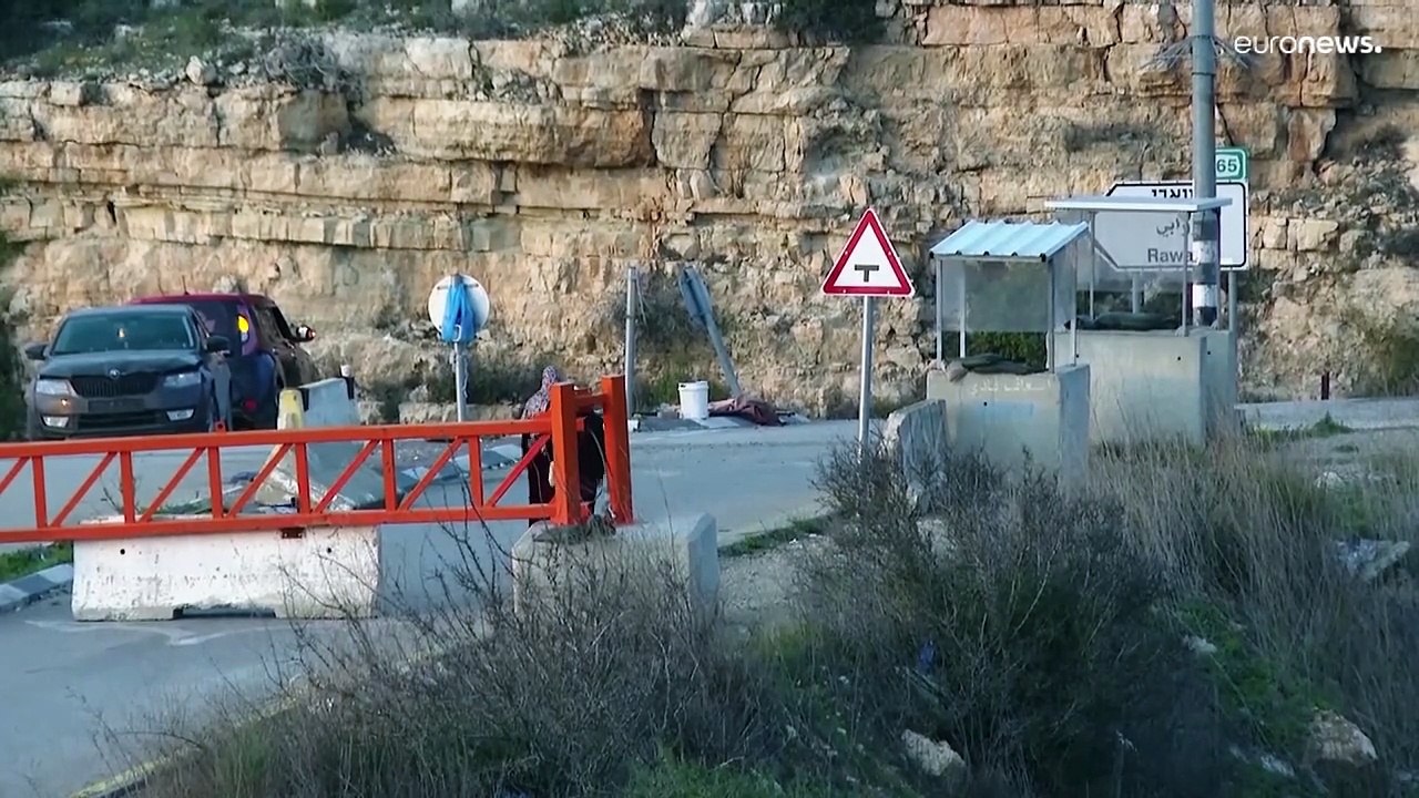حواجز جديدة وقيود مشددة: معاناة الفلسطينيين في الضفة الغربية تتفاقم بعد هدنة غزة