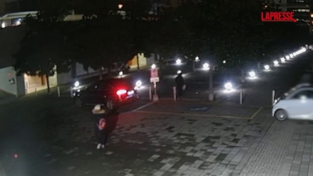 Babysitter scomparsa a Milano, il video del com...