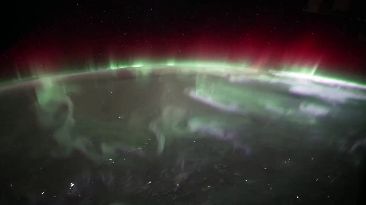 Astronautas captam aurora a 'dançar' no Espaço