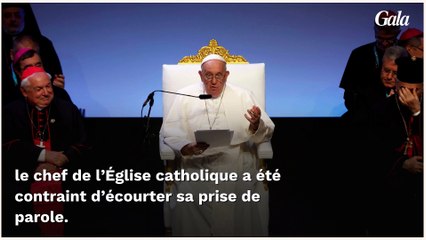 “J’ai du mal à respirer” : le pape François à bout de souffle en pleine messe, ces images qui interpellent