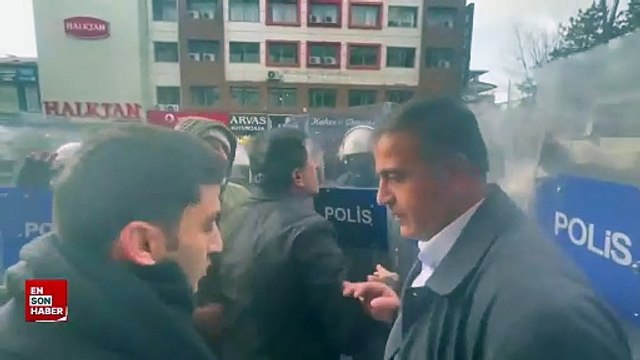 Dem Parti Van Milletvekili Mahmut Dindar polisin üstüne yürüdü