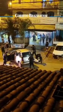 Em prisão, acusado de tentar matar homem tenta puxar arma de PM