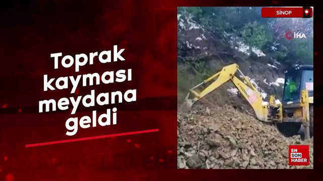 Sinop'ta toprak kayması: Köy yolu ulaşıma kapandı