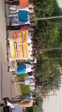 GOVT.GRADUCATE COLLEGE JARANWALA KA PROFESSIOR PROTEST KRTA HO AUR APNA HAQ KA LIYA LARTA HOYA