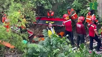 Medio centenar de muertos en trágico accidente de autobús en Guatemala