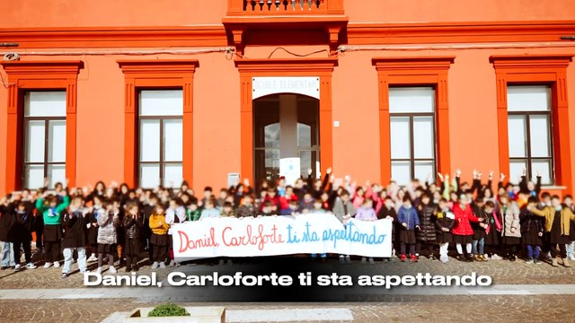 Los amigos y compañeros de Daniel Arcuri, el hijo de Juana Rivas, le piden que regrese ya a Italia