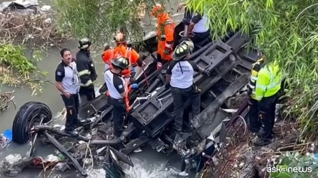 Autobus gi? dal ponte, pi? di 50 morti in Guatemala