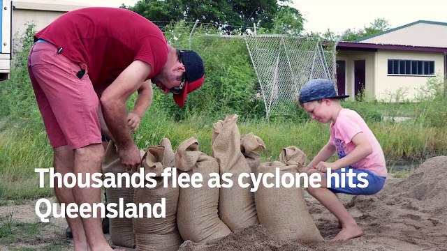 Thousands flee as cyclone hits Queensland - GN Headlines