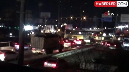 Diyarbakır'da Trafik Çilesi: Uzun Kuyruklar ve Acil Araç Geçişinde Zorluk