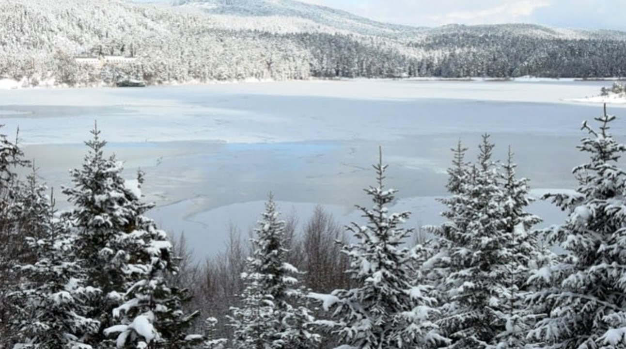 Abant Gölü buz tuttu!