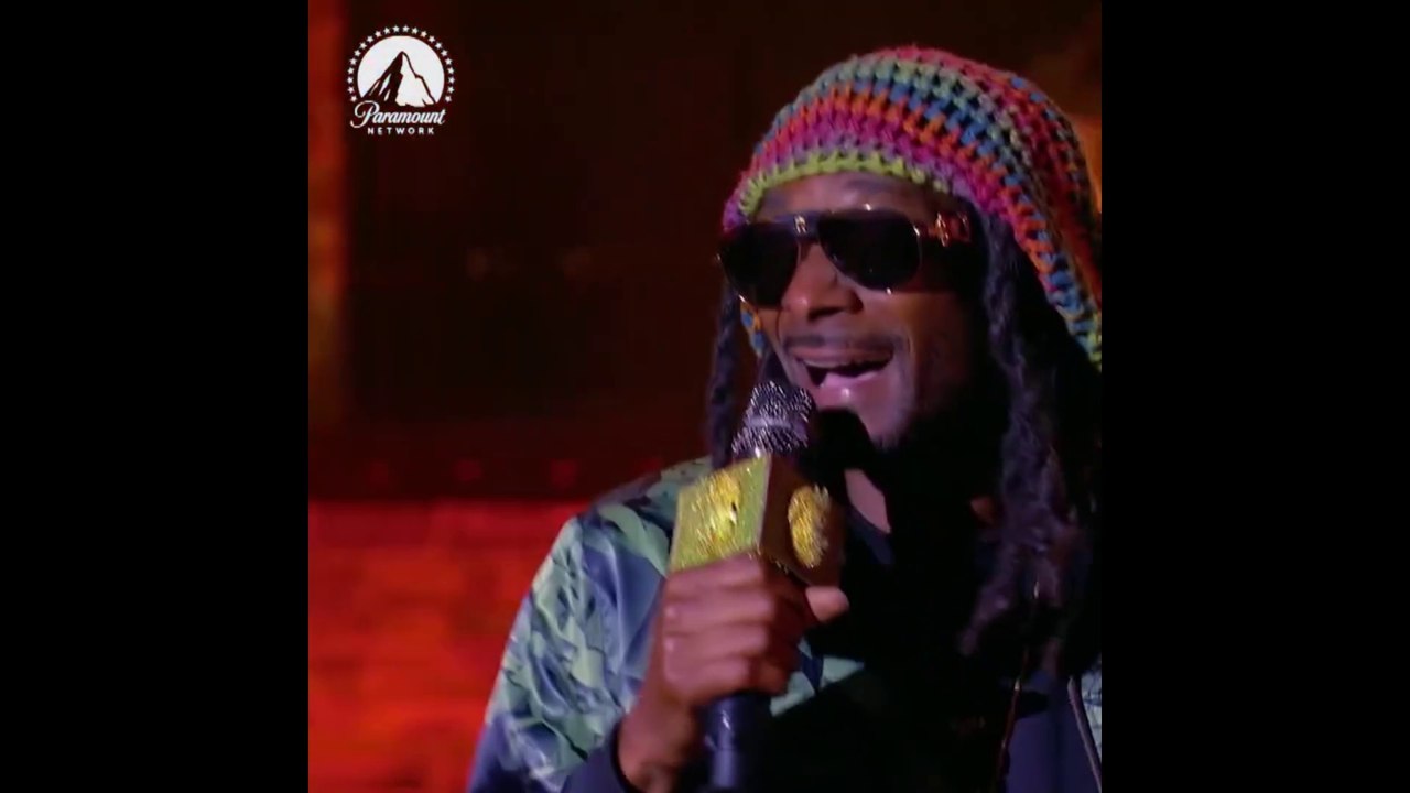 Snoop Dogg Performs "Could You Be Loved" by Bob Marley