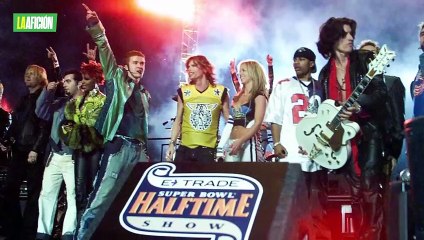 Persona ‘invade’ el show del medio tiempo de Kendrick Lamar y ondea bandera de Palestina