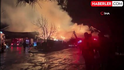 Afyonkarahisar'da Fabrika Yangını 5 Saatten Fazla Sürüyor