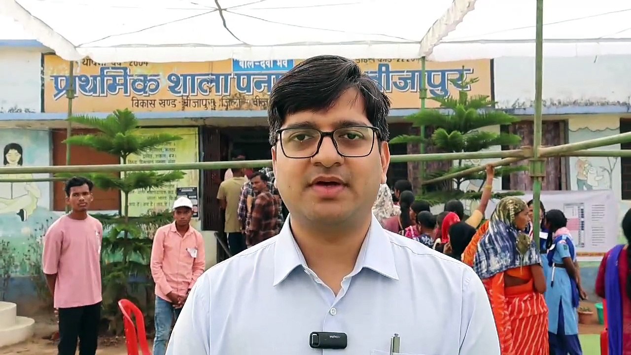 बीजापुर कलेक्टर ने किया मतदान, लोगों से की वोट करने की अपील