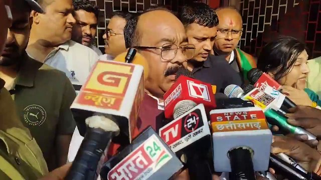 डिप्टी सीएम अरुण साव ने कतार में खड़े होकर किया मतदान