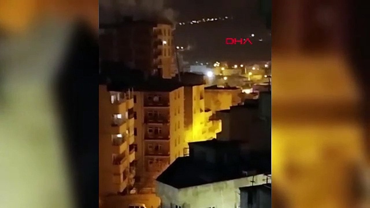 10 katlı apartmanda yangın kabusu: Alevler binayı sardı; vatandaşlar vinçlerle kurtarıldı