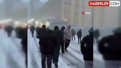 İstanbul'da Kar Yağışı Etkili Oluyor