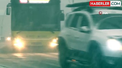 İstanbul'da Kar Yağışı Trafiği Olumsuz Etkiledi