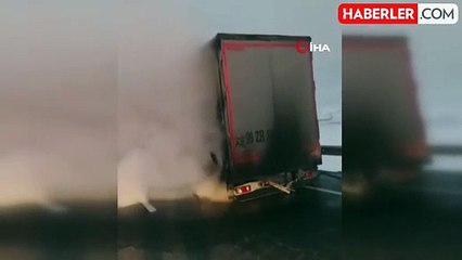 Erzincan’da Tır Dorsesi Yangını, Yol Ulaşıma Kapandı