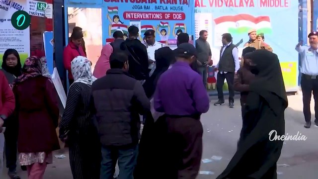 Amanatullah Khan FIR : अमानतुल्लाह खान की Delhi Police कर रही तलाश, क्या है पूरा मामला? |AAP|