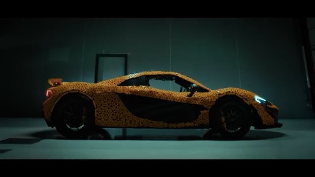 Lando Norris rueda en Silverstone con un McLaren hecho con piezas de Lego