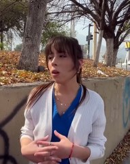 Le dí recompensa millonaria a joven trabajadora por darme un plato de comida 😭 lloramos