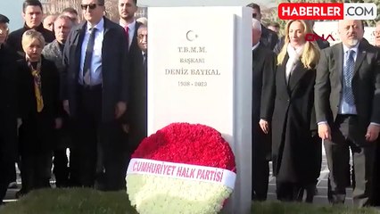 Eski CHP Genel Başkanı Deniz Baykal kabri başında anıldı