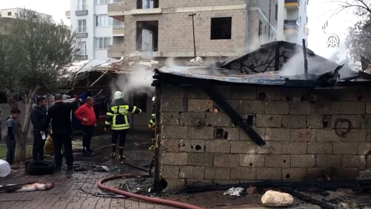 Erdemli'de evde çıkan yangın söndürüldü