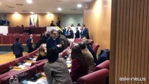 Bucci urla contro Orlando dopo un attacco del M5S