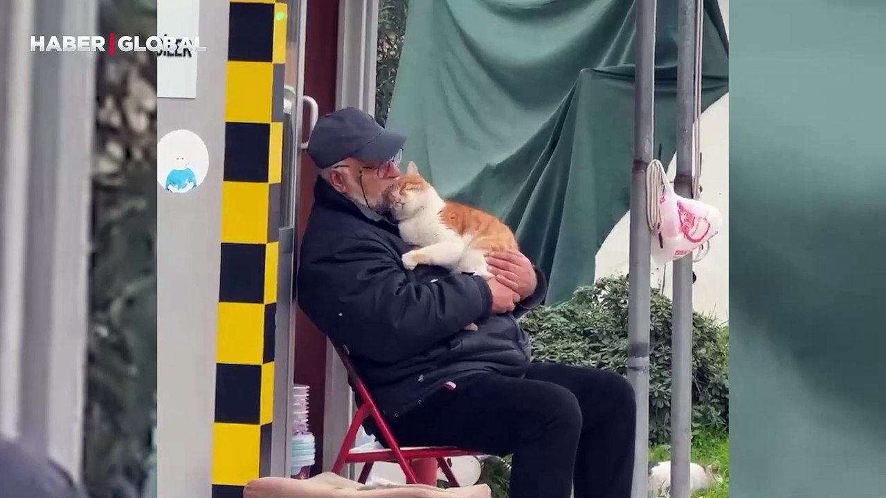İzmir’de bir taksi durağı önünde çekilen bu görüntüler sosyal medyada viral oldu