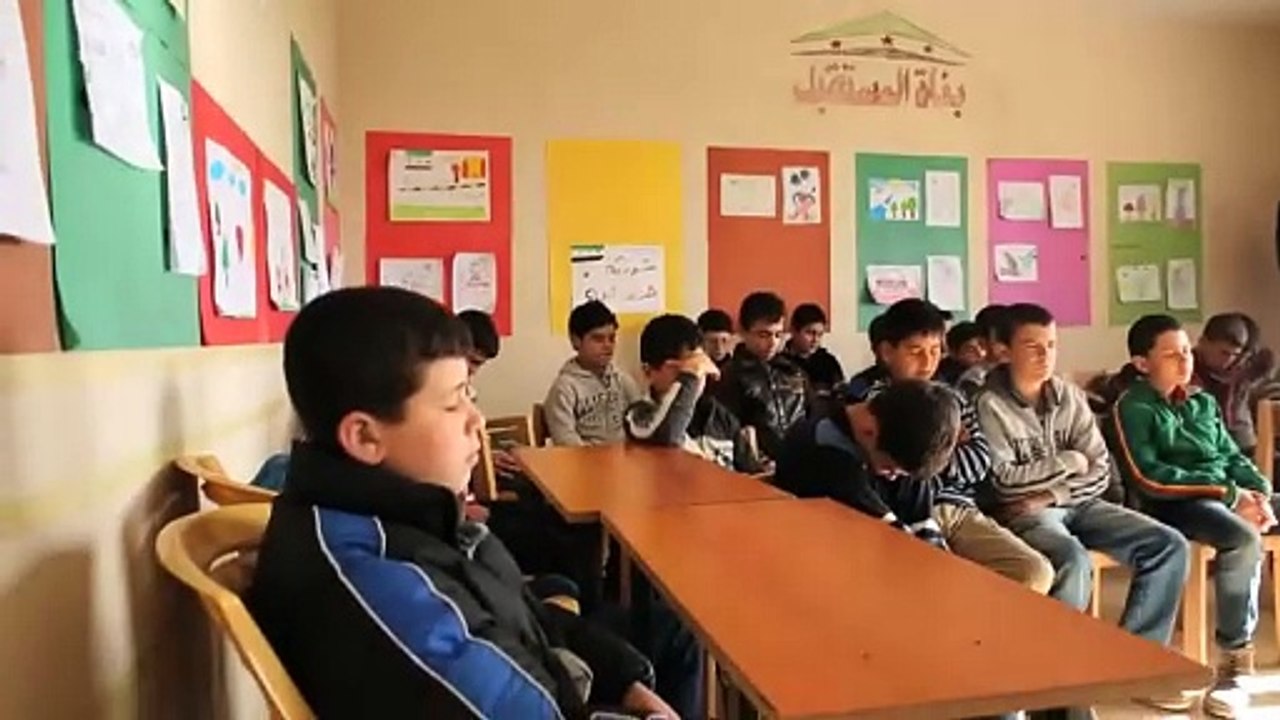 School helps young Syrian refugees