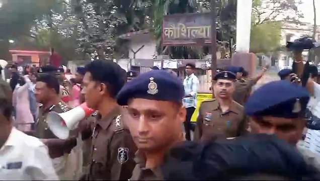 मतदान के दौरान आपस में भिड़े भाजपा और कांग्रेस कार्यकर्ता