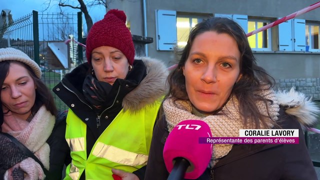 Des parents d'élèves bloquent l'école face à la fermeture d'une classe