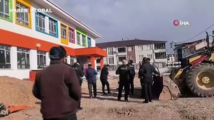 Paralarını alamayan işçilerden eylem: Çatıya çıktılar