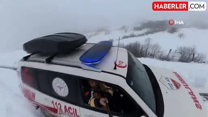 Ateşi çıkan bebek için sağlık ekipleri karlı yolları aştı