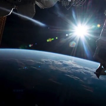 Coucher de soleil vu de l'espace... magnifique