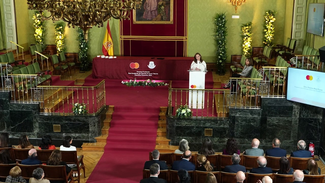 La Reina entrega los Premios FRACE al Joven Talento Científico Femenino