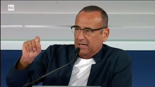 Sanremo, Carlo Conti scherza su Inter-Fiorentina: Palla fuori e rigore netto!