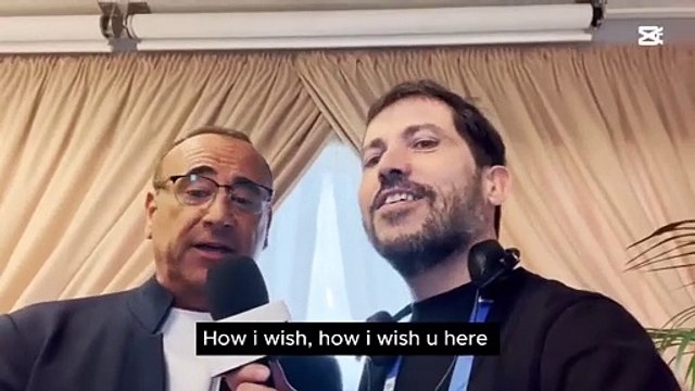Sanremo 2025, Carlo Conti versione cantante (più o meno) - Video