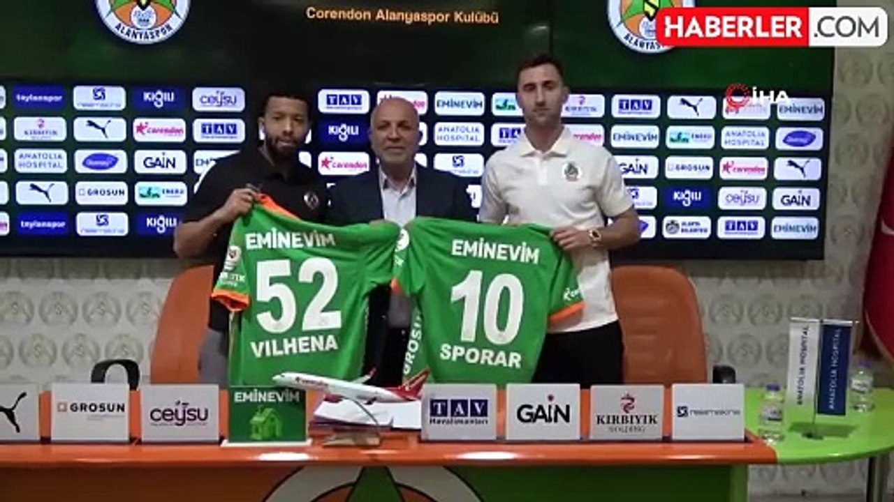 Corendon Alanyaspor'da Toplu İmza Töreni Düzenlendi