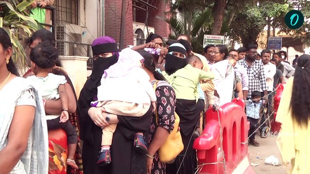 New Ration Card: కొత్త రేషన్ కార్డు కోసం బారులు తీరిన ప్రజలు..! | Oneindia Telugu