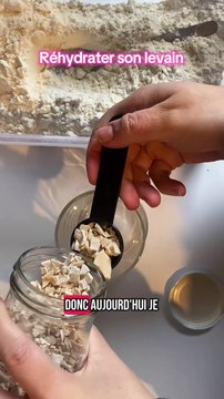 Une technique très simple pour obtenir un levain frais. La déshydratation est très pratique pour partager son levain. Le concours est toujours en cours 😉 #levain