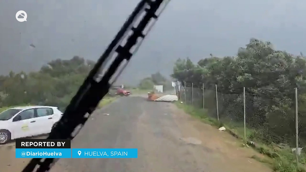 A tornado causes havoc in the province of Huelva, Spain
