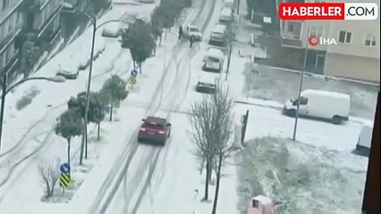 Karla Kaplı Yolda Kaza Anı Kamerada