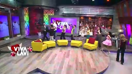 Victor Espino besa a Miguel Díaz