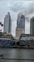 Video: se incendia un edificio en Puerto Madero