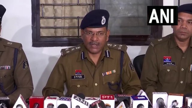 Video : तीन बांग्लादेशी व्यक्तियों को रायपुर पुलिस ने मुंबई एयरपोर्ट से किया गिरफ्तार