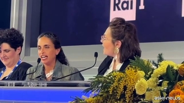 Sanremo Noa e Mira Awad cantano a cappella in sala stampa