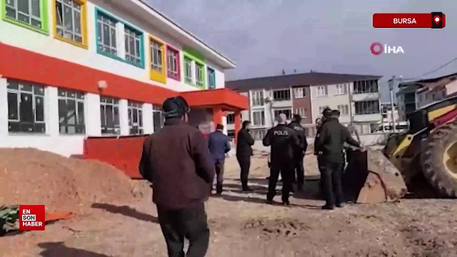 Bursa'da paralarını alamayan işçiler anaokulunun çatısına çıktı