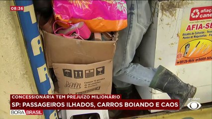 Concessionária de carros de luxo alaga e veículos são arrastados pela chuva na Grande SP
